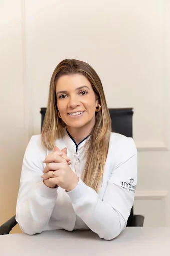 Dra. Ana Luiza Marotta — Especialista em Endodontia — Implanto Clínica Odontológica em Ubá/MG