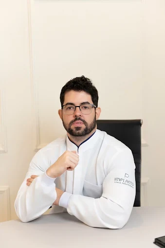 Dr. Bráulio Ruella — Especialista em Implantes Dentários — Implanto Clínica Odontológica em Ubá/MG
